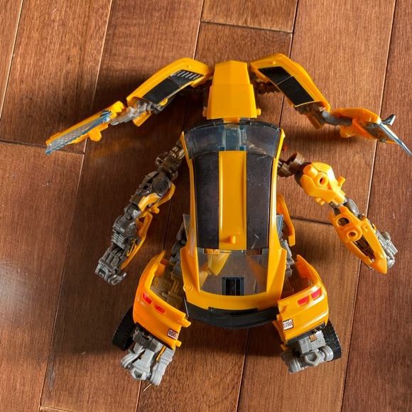 HASBORO TRANSFORMER BUMBLE BEE 900STRA YELLOW - Picture 2 of 13